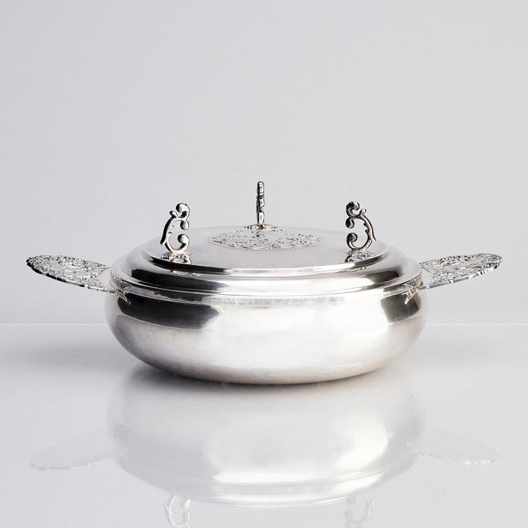 A Swedish sterling silver dish with cover, copy 1952 by S.A.Ackland after Wolter Siewers.