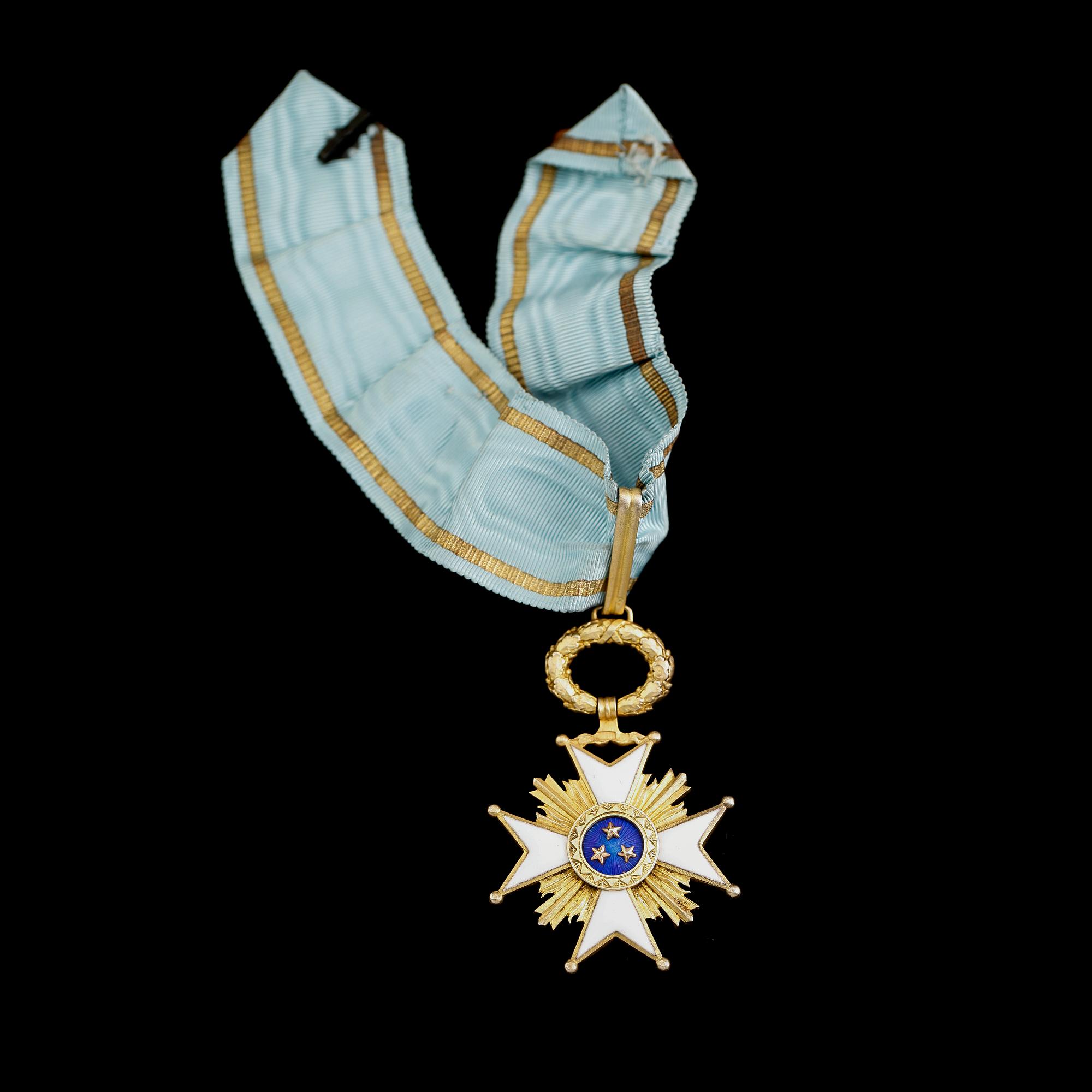 ORDEN, förgyllt silver, "Tre Stjärnors Orden", Lettland. Vikt ca 40 gram.