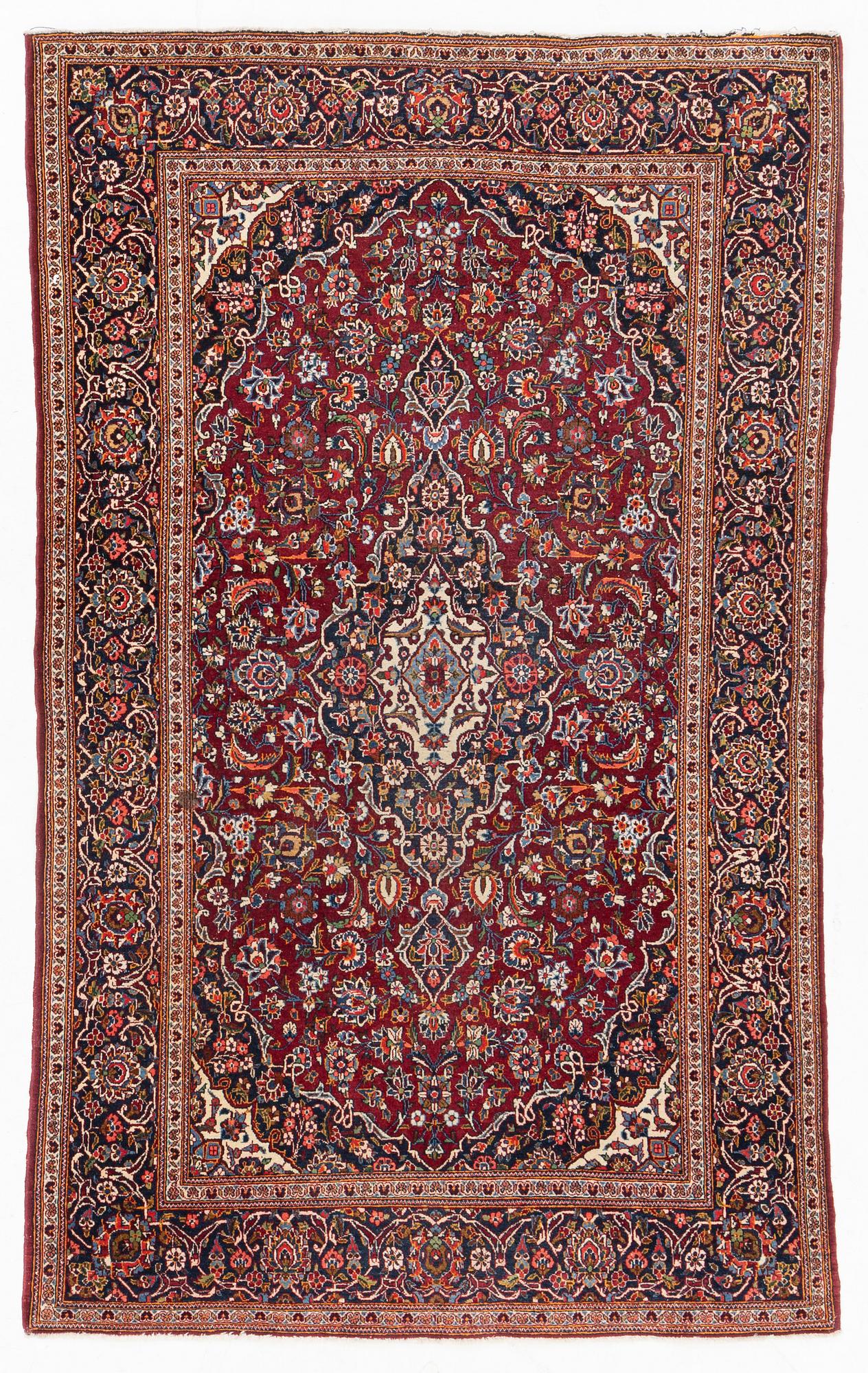 A rug, semi-antique/old, Kashan, ca 213 x 130 cm.