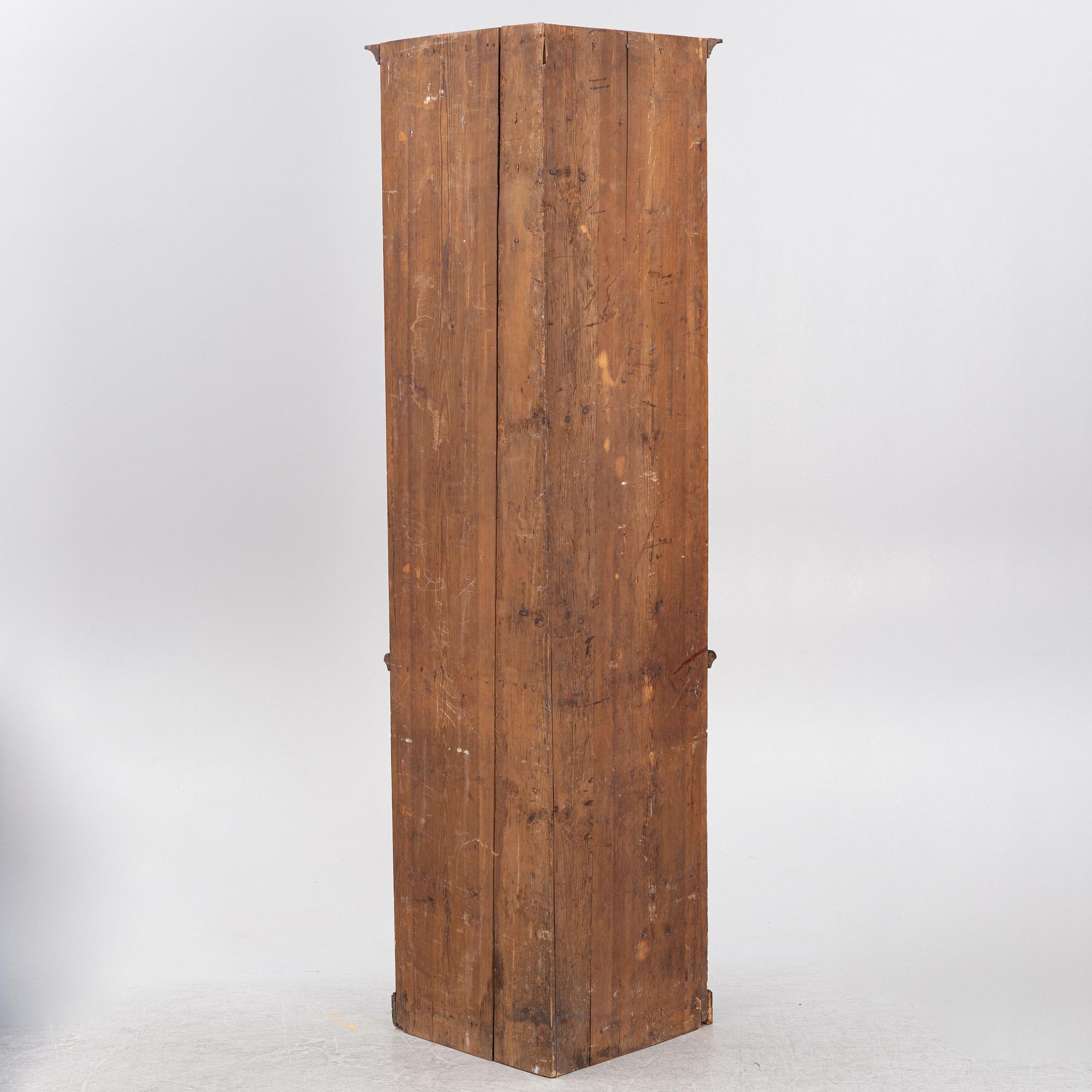 Hörnskåp, Karl-Johan, 1800-talets första hälft.