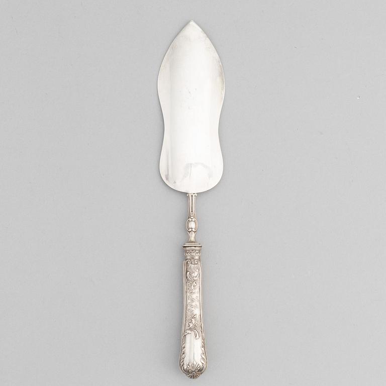 A French silver cake server, mark of Armand Fresnais, Paris (1877-1927).
