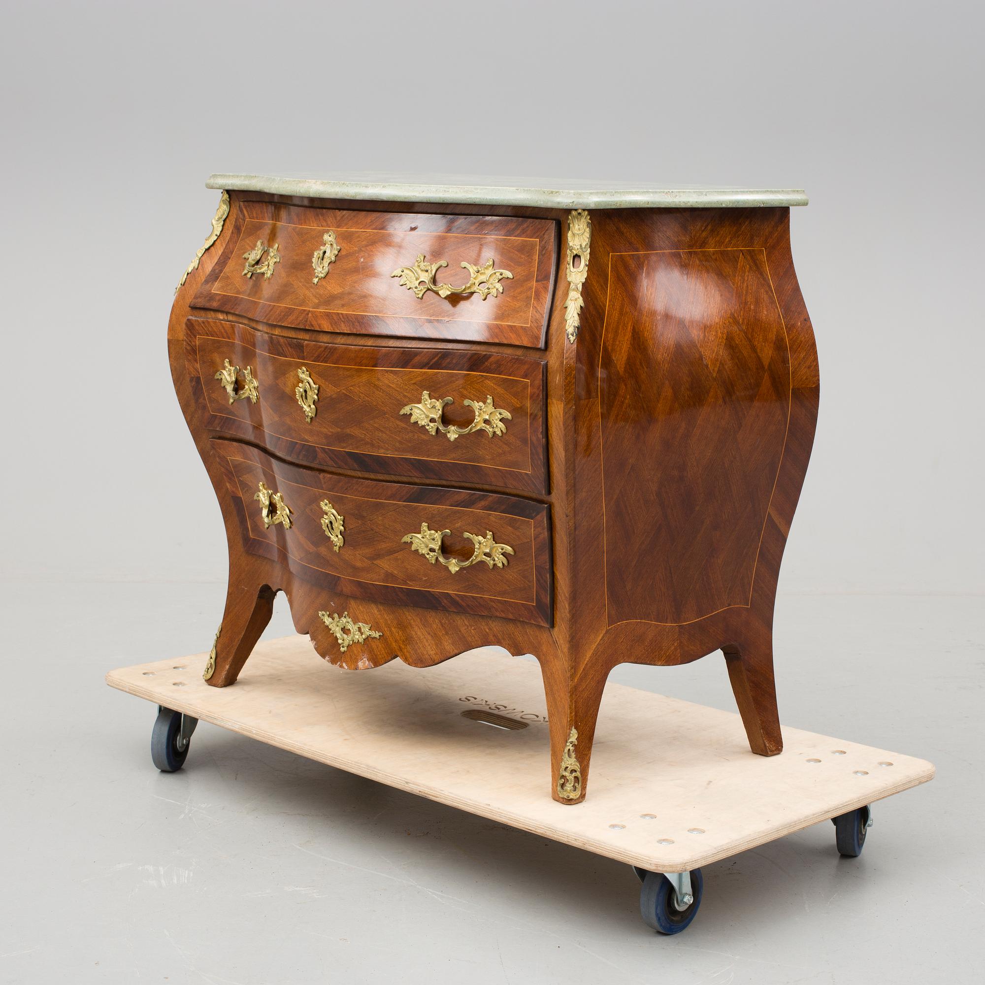 BYRÅ. Rokokostil, 1900-tal.