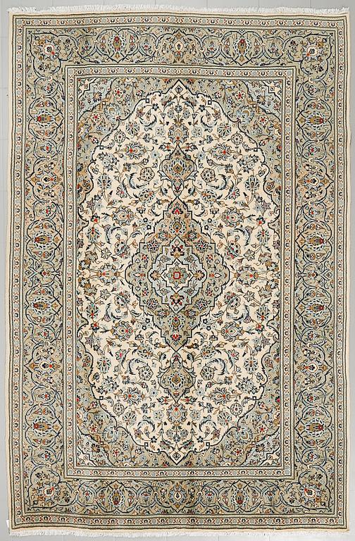 A Keshan rug, 304 x 200 cm.