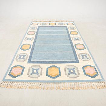 Ingegerd Silow, flat weave rug signed approx. 296x198 cm.