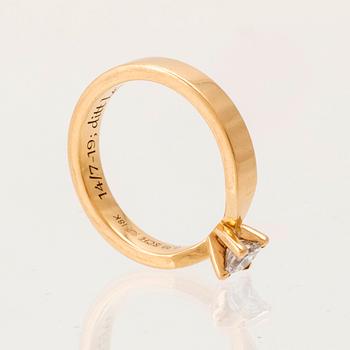 Ring "Maui" solitär 18K guld med prinsesslipad diamant Schalins.