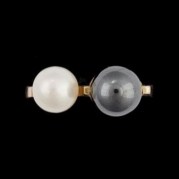 RING, 14k guld med odlad pärla och markasitpärla. Vikt 3,5 g.