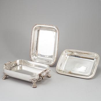 An English 19th century silver plated entrée dish and heater base.