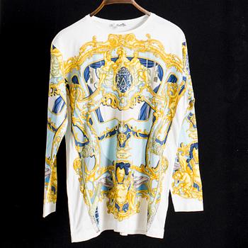 TOP, Hermès.