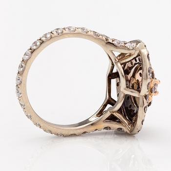 Sormus, 18K valkokultaa ja timantteja n. 2.77 ct yht.