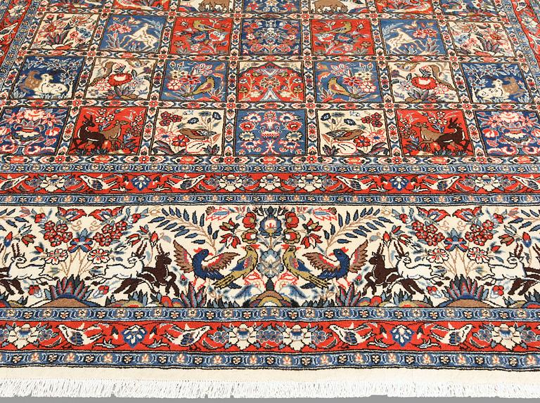 A Bakhtiari carpet, approx. 407 x 304 cm.