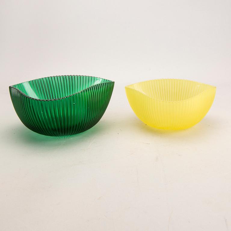 A set of 12 Arthur Percy plates, bowls and vases mostly Reffla Gullaskruf mid 1900s.