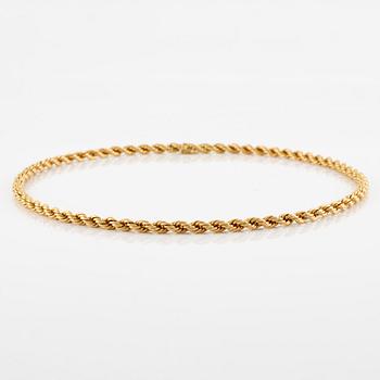 An 18K gold chain.