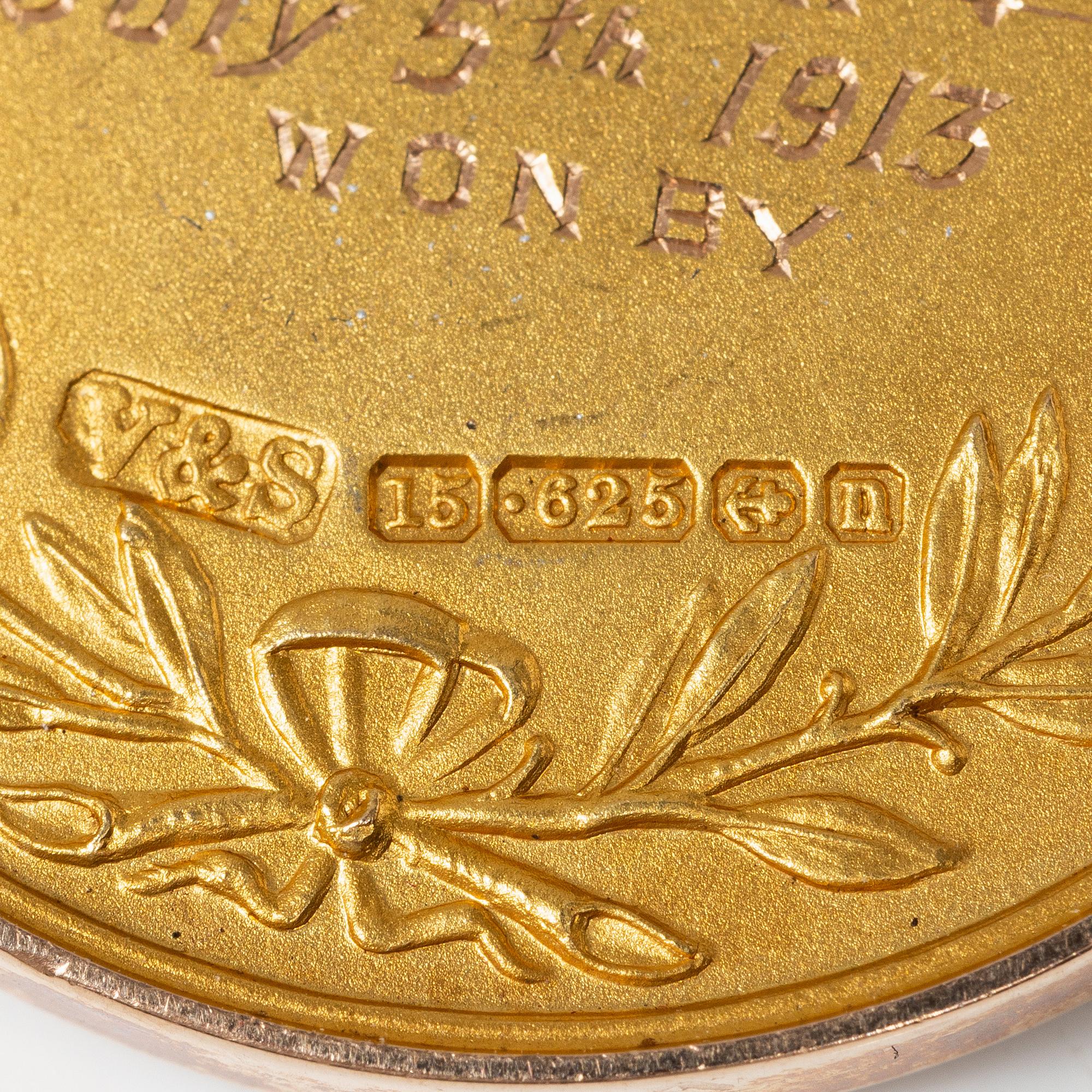 A medal, 15K gold, England, 1913.