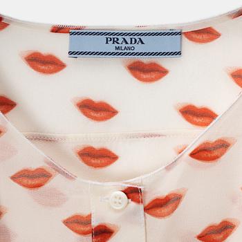 Prada, blus, storlek 38.