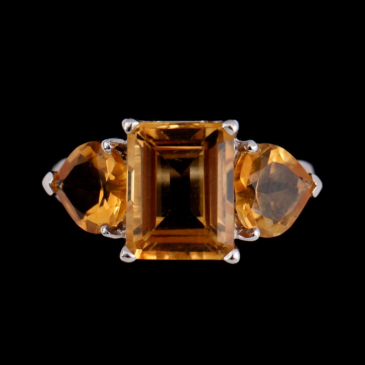 RING, 18 k vitguld, gula citriner.