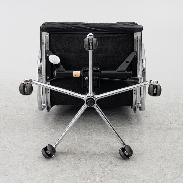 Charles & Ray Eames, a "Soft Pad" swiveling desk chair model EA217, Vitra.