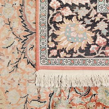 MATTA, orientalisk, silke, 1900-talets andra hälft. 350x250 cm.