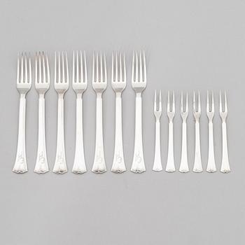 A 39-piece set of 'Jousi' (Bow) silver cutlery, Kultakeskus, Hämeeninna 1953-1966.