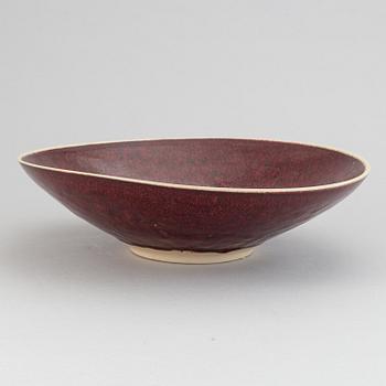 Henning Nilsson, a set of three stoneware bowls for Höganäs, 1966, 1969 and 1984.