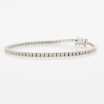Tennis bracelet 18K white gold with round brilliant-cut diamonds.