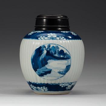 A blue and white jar, Qing dynasty, Kangxi (1662-1722).