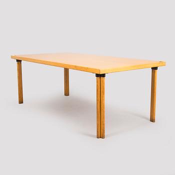 Alvar Aalto, a model E86 dining table / conference table for Artek, later half of the 20th century.