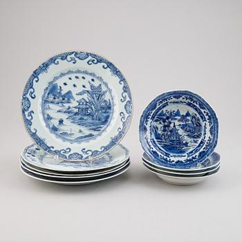 Five blue and white export porcelain plates and four dessert dishes, Qing dynasty, Qianlong (1736-95).