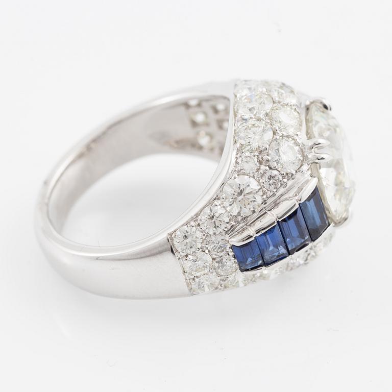 A ring 18K white gold set with an old-cut diamond.