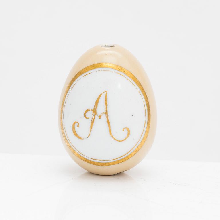 A Russian porcelain egg, presumably late 19th century.