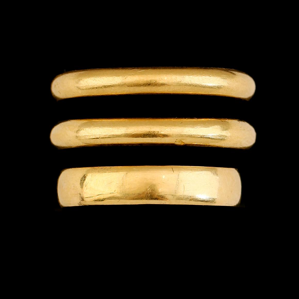 RINGAR, 3 st, 23K guld. Vikt ca 14 g.