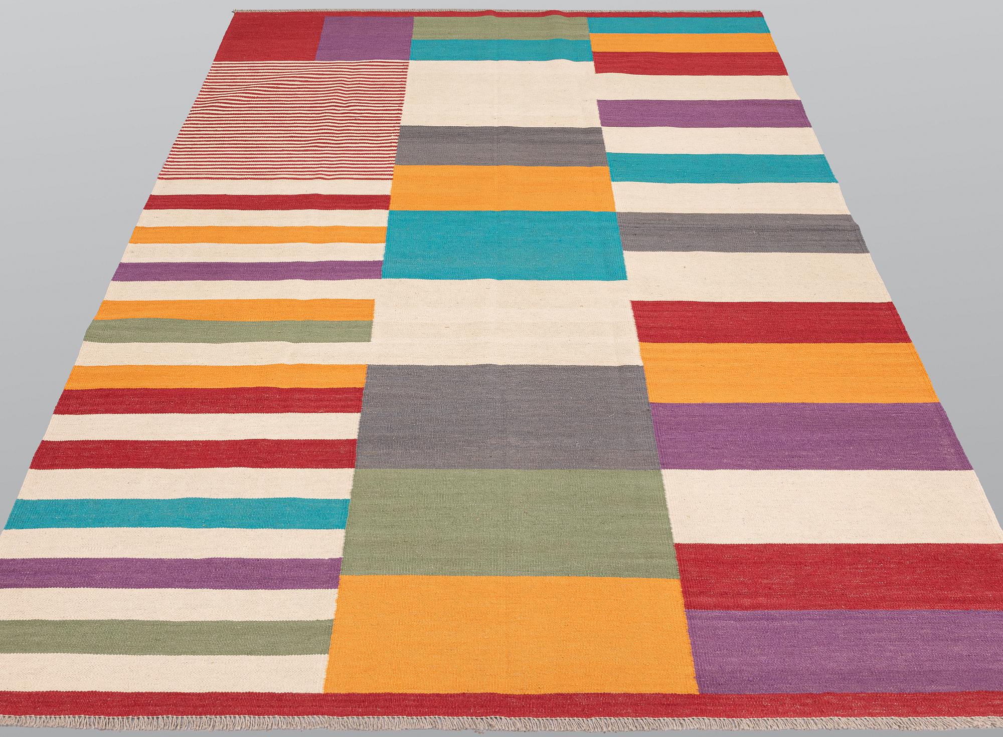 A Kilim carpet, modern design, approx. 305 x 201 cm.