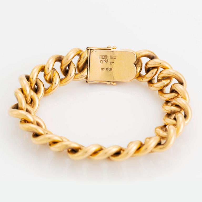 An 18K gold bracelet.