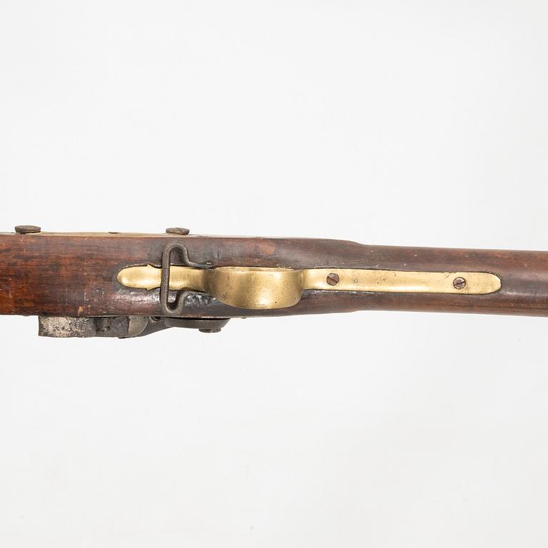 A British flintlock gun, 18th century.