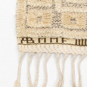 Märta Måås-Fjetterström, matta, "Vita spetsporten", reliefflossa, ca 270 x 164 cm, signerad AB MMF A.C.E. C 1962.