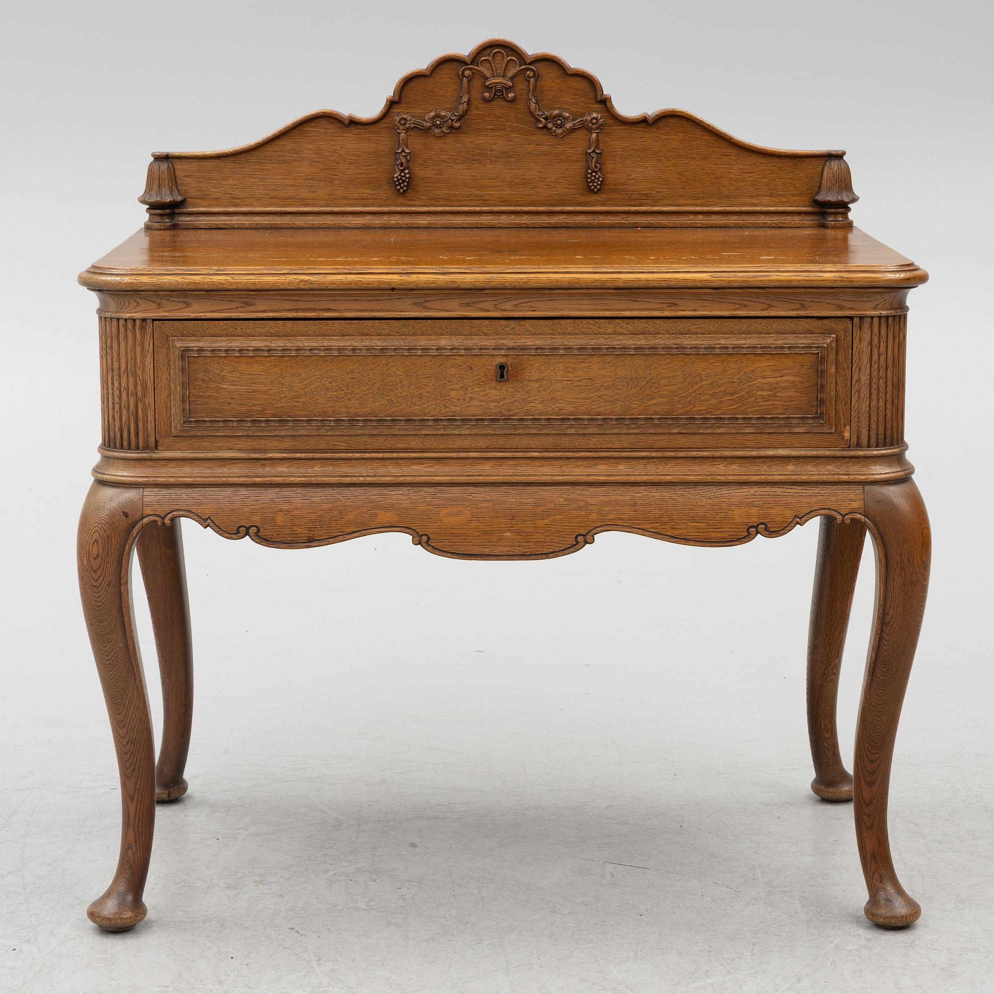 Dining table, 8 chairs, 2 armchairs, sideboard, Rococo style, early 20th century.