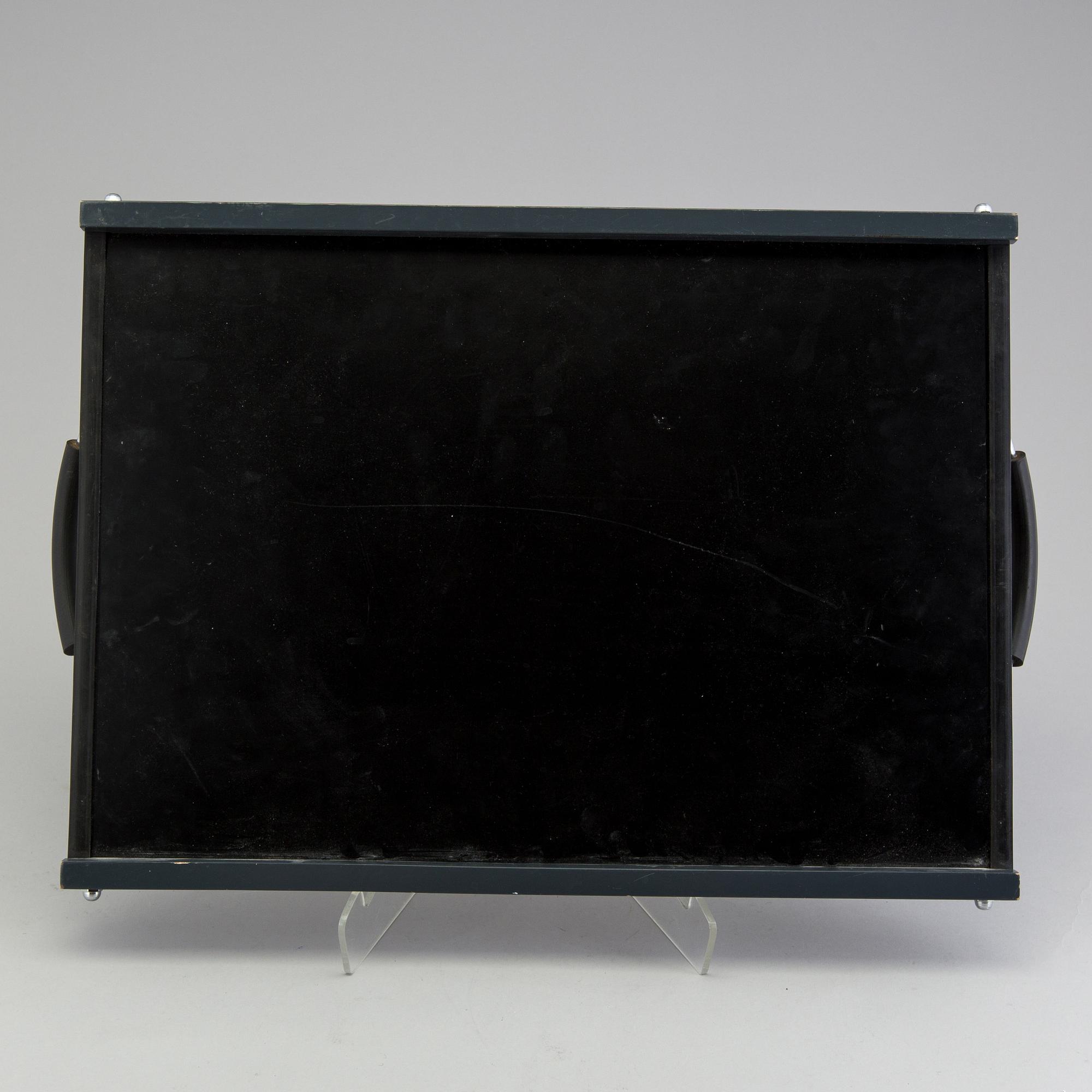 A set of 6 dinnerplates and two small plates and a serving tray depicting Tintin, Axis, France.