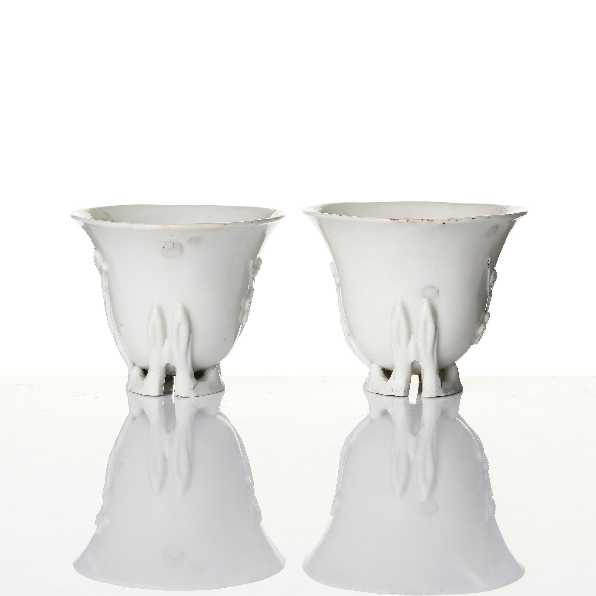 Vas, samt koppar, tre stycken, blanc de chine. Qingdynastin, 1700-tal.