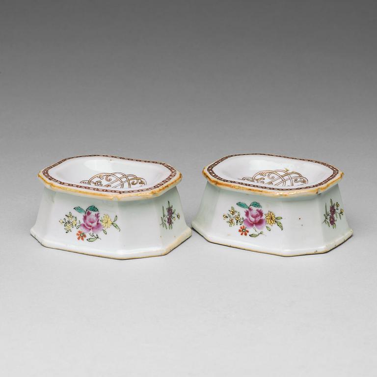 A pair of famille rose salts with monogram, Qing dynasty, Qianlong (1736-95).