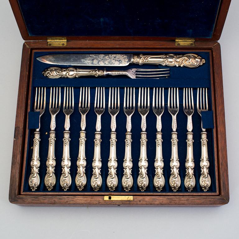 a english EPNS cutlery service with 38 pieces from the late 1800's.