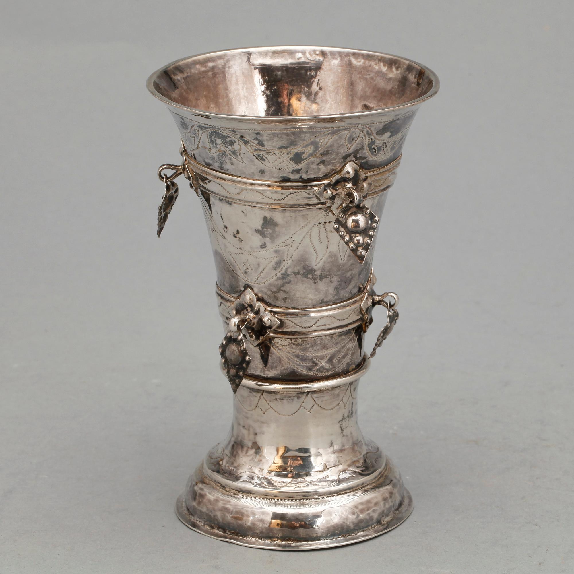 BÄGARE, silver. Troligen Bergen, ca 1800, otydlig stämplar. Vikt 122 gr.