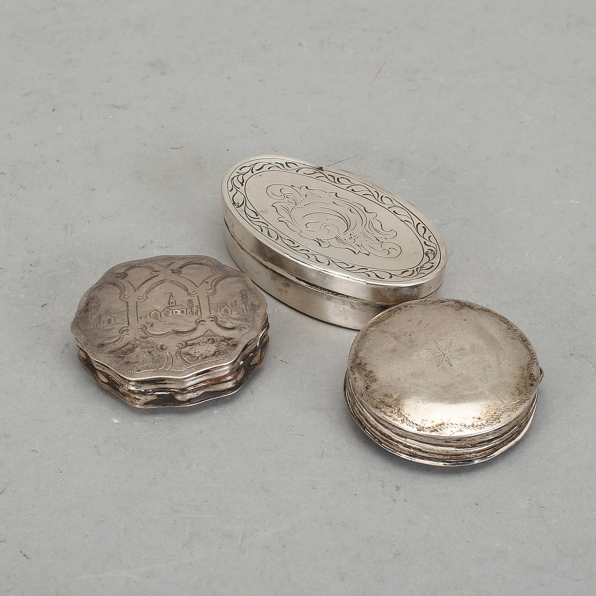 DOSOR, 3 st, silver, bla Sverige med otydlig mästar och stadsstämpel, 1856. Vikt tot ca 72 gram.