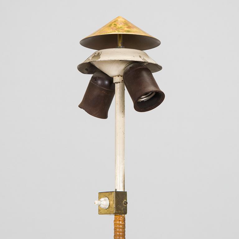 Paavo Tynell, golvlampa, modell 9602 Taito 1900-talets mitt.