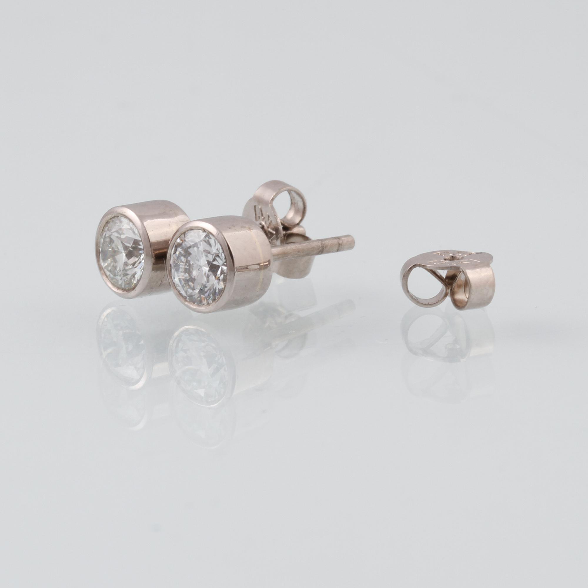 ÖRHÄNGEN, 18K vitguld med briljantslipade diamanter ca 1.00 ct. Vikt 2,9 gram.