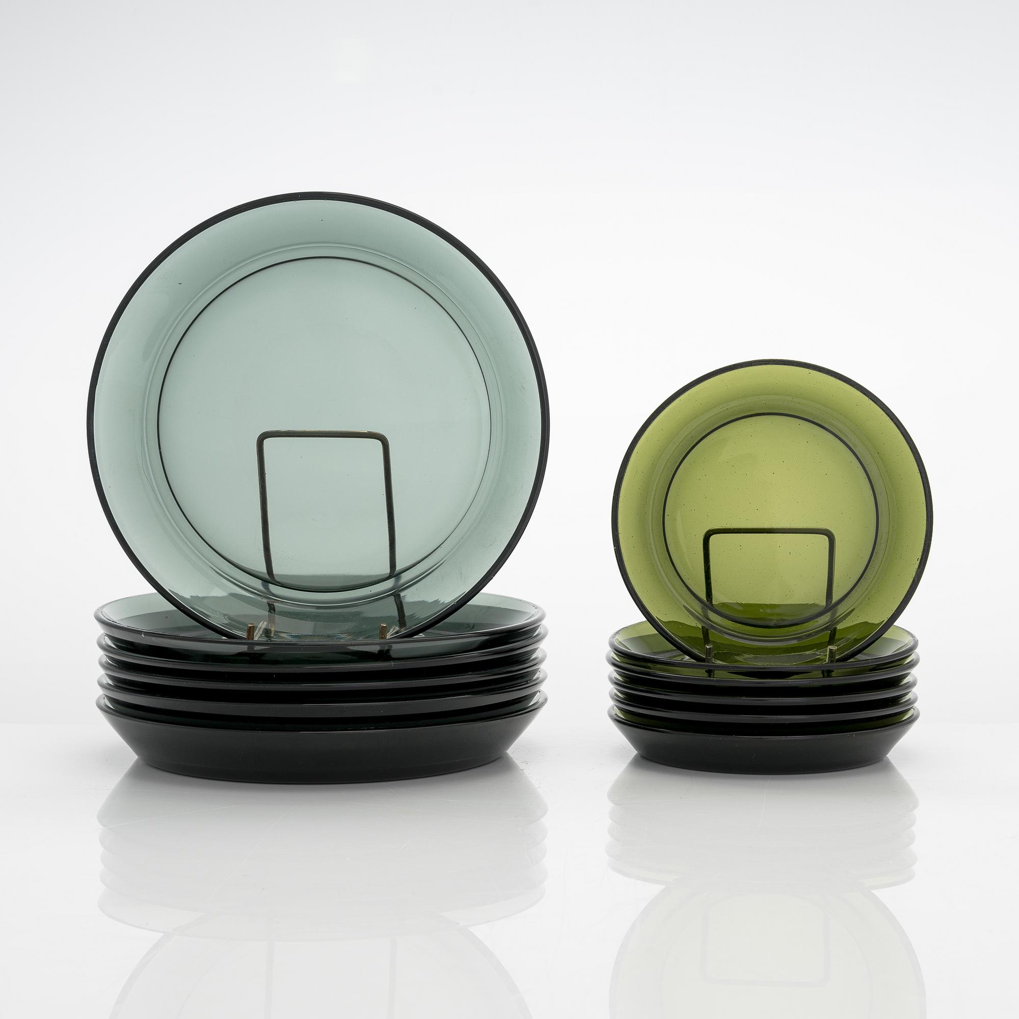 Kaj Franck, a 13-piece set of pressed glassware for Nuutajärvi, mid 20th century.