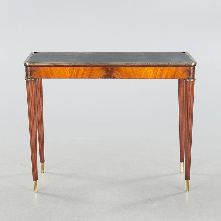 A side table, first half of the 20th century.