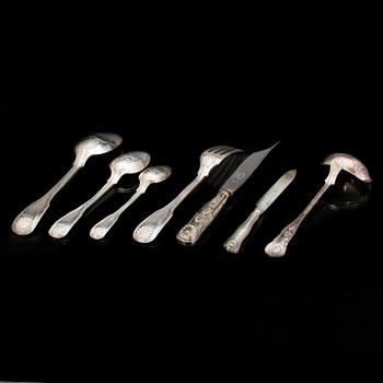 BESTICKSERVIS, 67 delar. Silver. Bl a CG Hallberg, Stockholm 1895. Tot ca 3280 g.