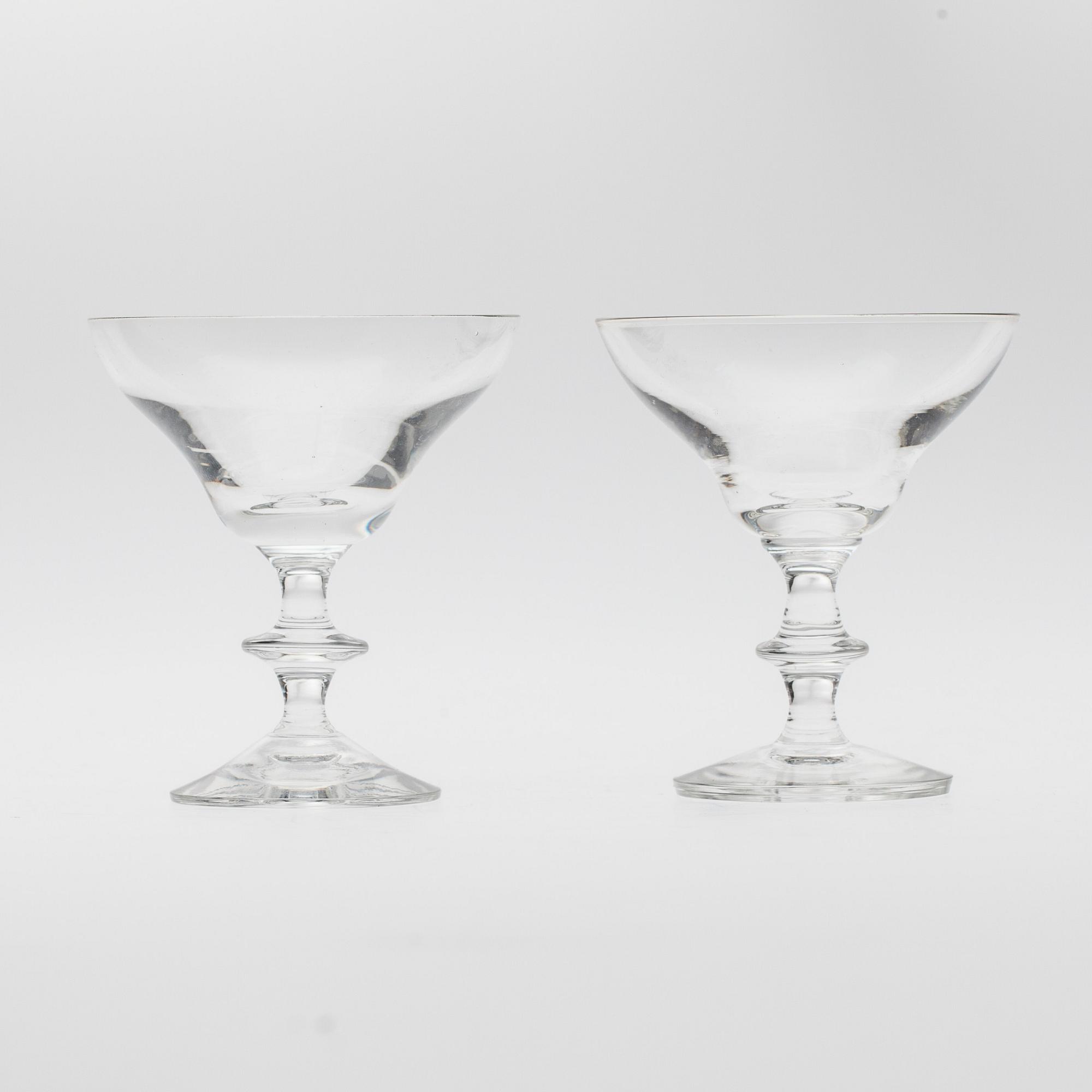 LIKÖRGLAS PÅ FOT, 12 st, "Sointu" Nanny Still, Riihimäen Lasi 1954-1962.