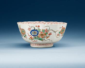 1660. SKÅL, porslin. Qing dynastin, Kangxi (1662-1722).