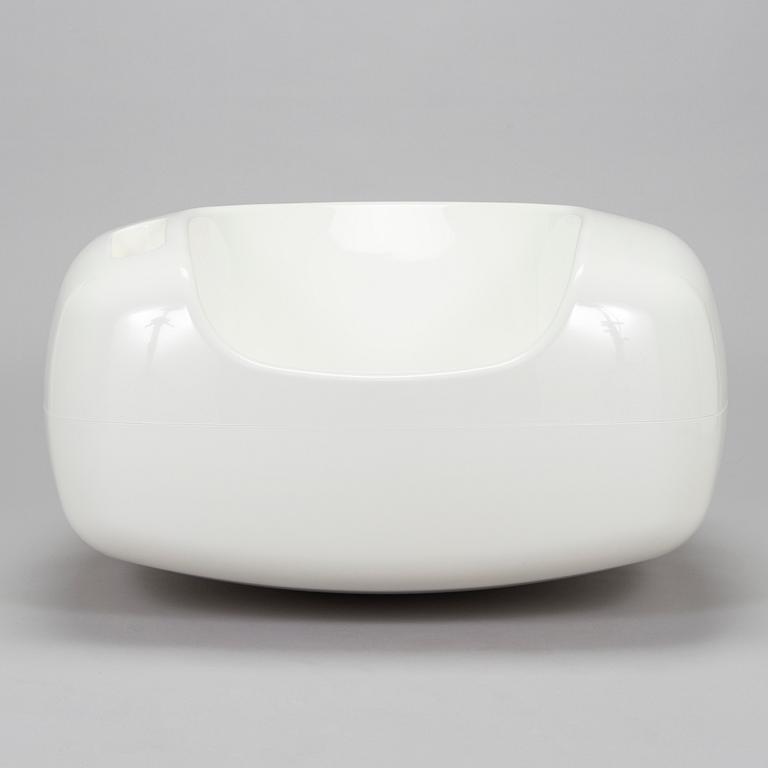 Eero Aarnio, "Soap-tuoli" Artekno, signeerattu Eero Aarnio, 2010.