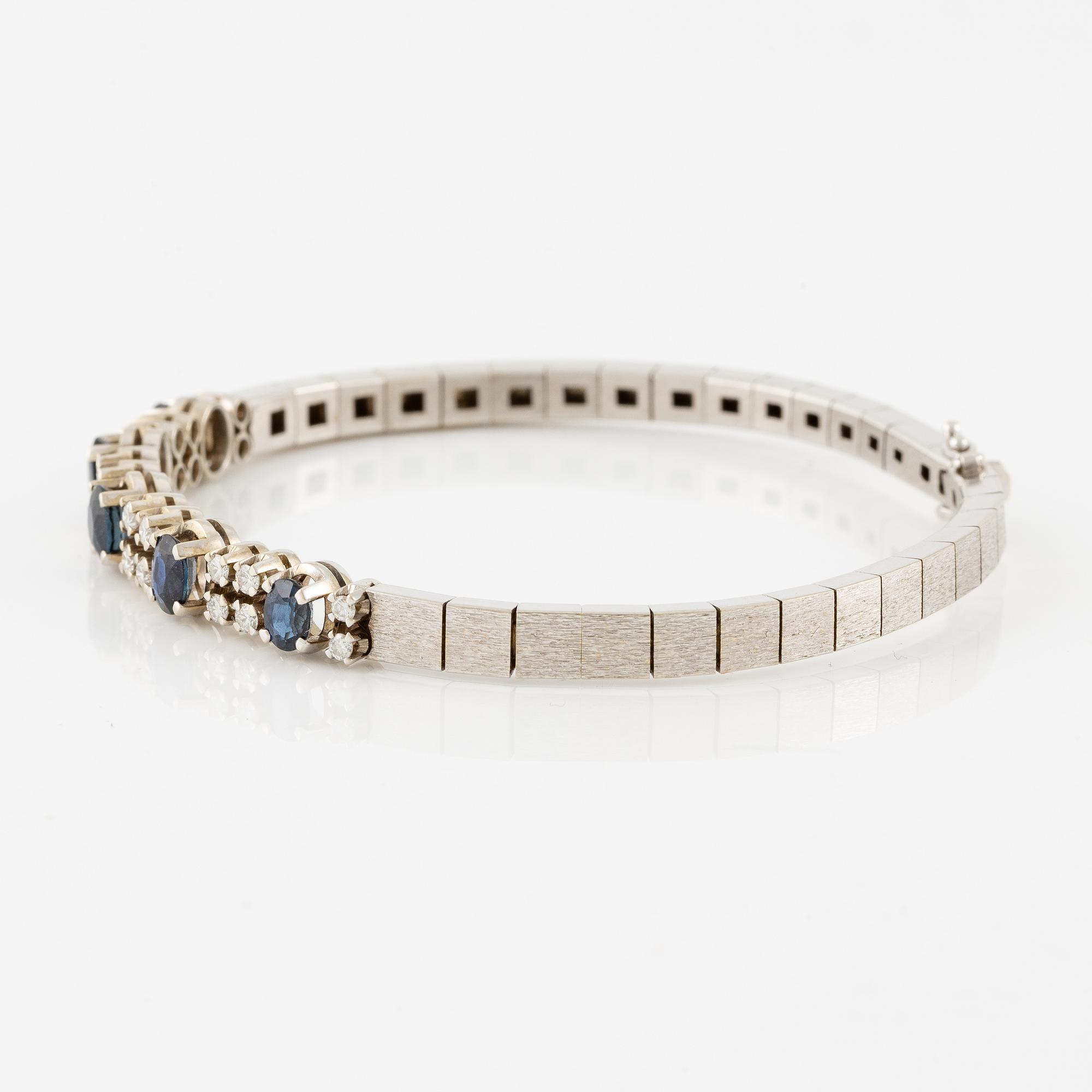Bracelet, 18K white gold with sapphires and brilliant-cut diamonds.
